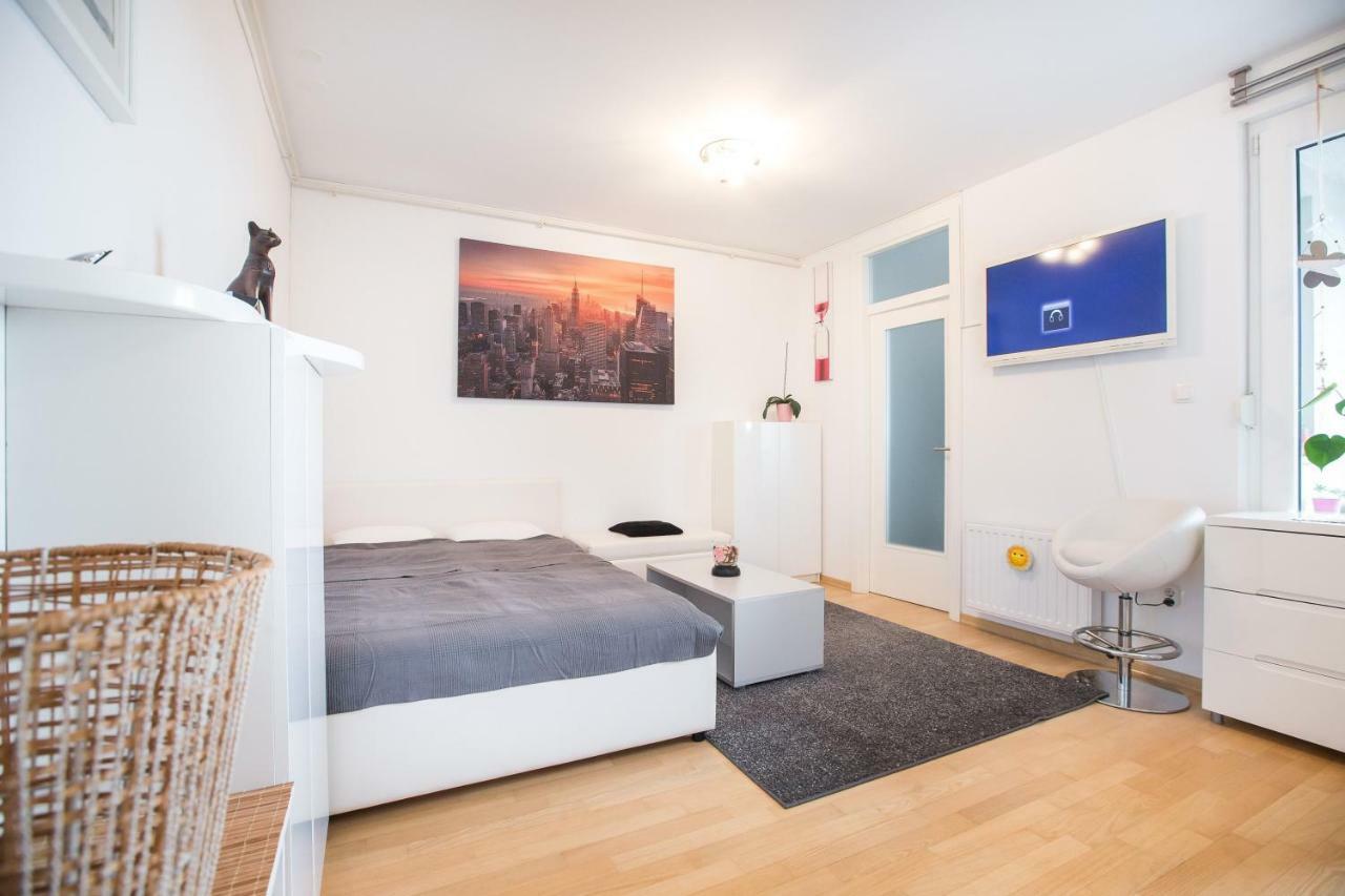 Cozy & Modern Studio With Balcony ザグレブ エクステリア 写真